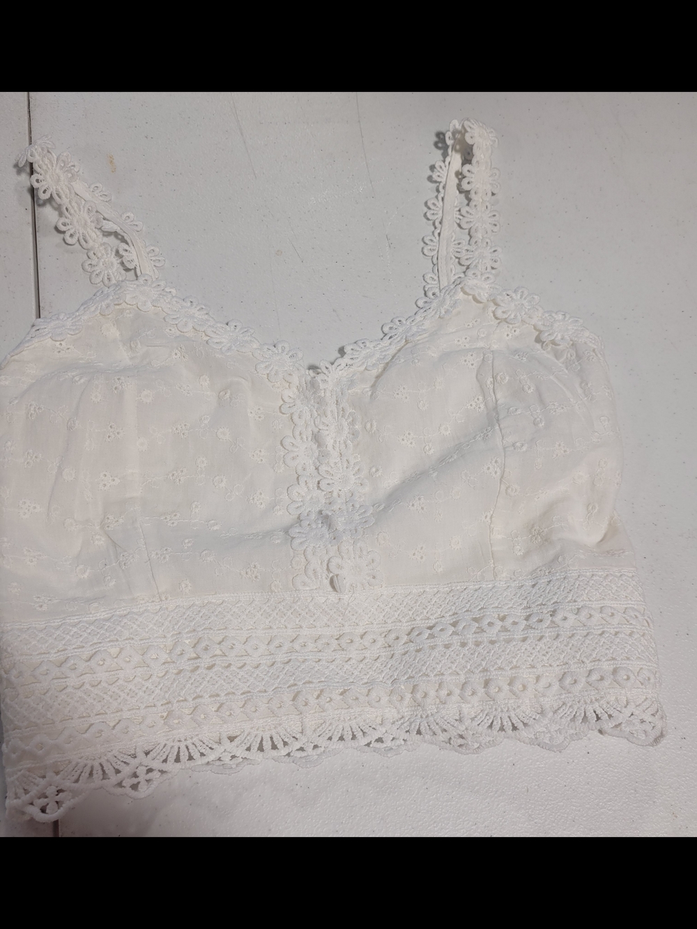 SHEIN White Lace Eyelet Cropped Cami - Picture 1 of 3